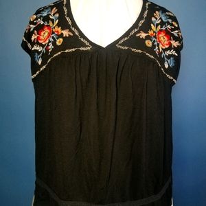 Cropped sleeve tshirt